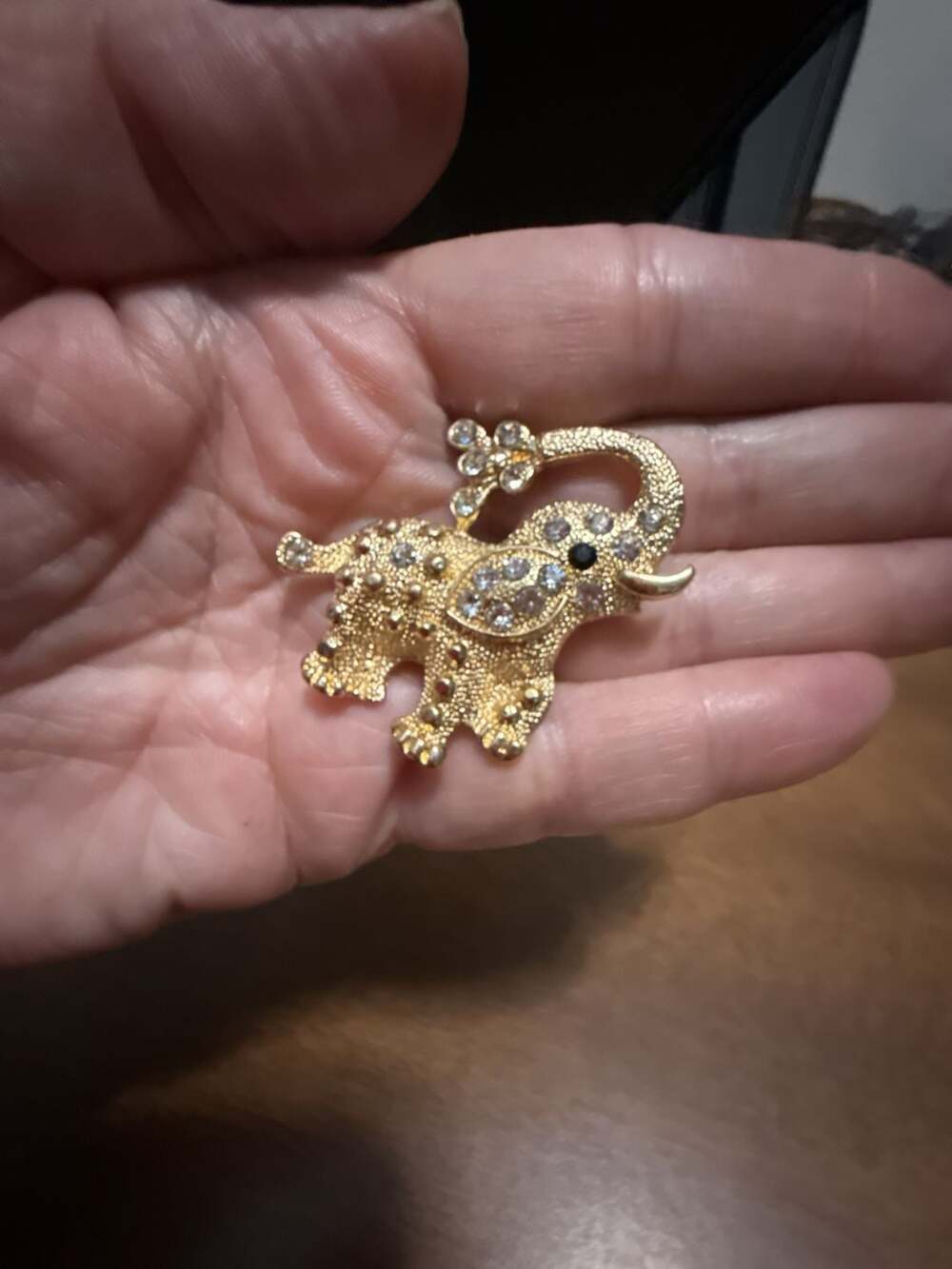 ELEPHANT PIN Goldtone with CLEAR CRYSTALS Boxed